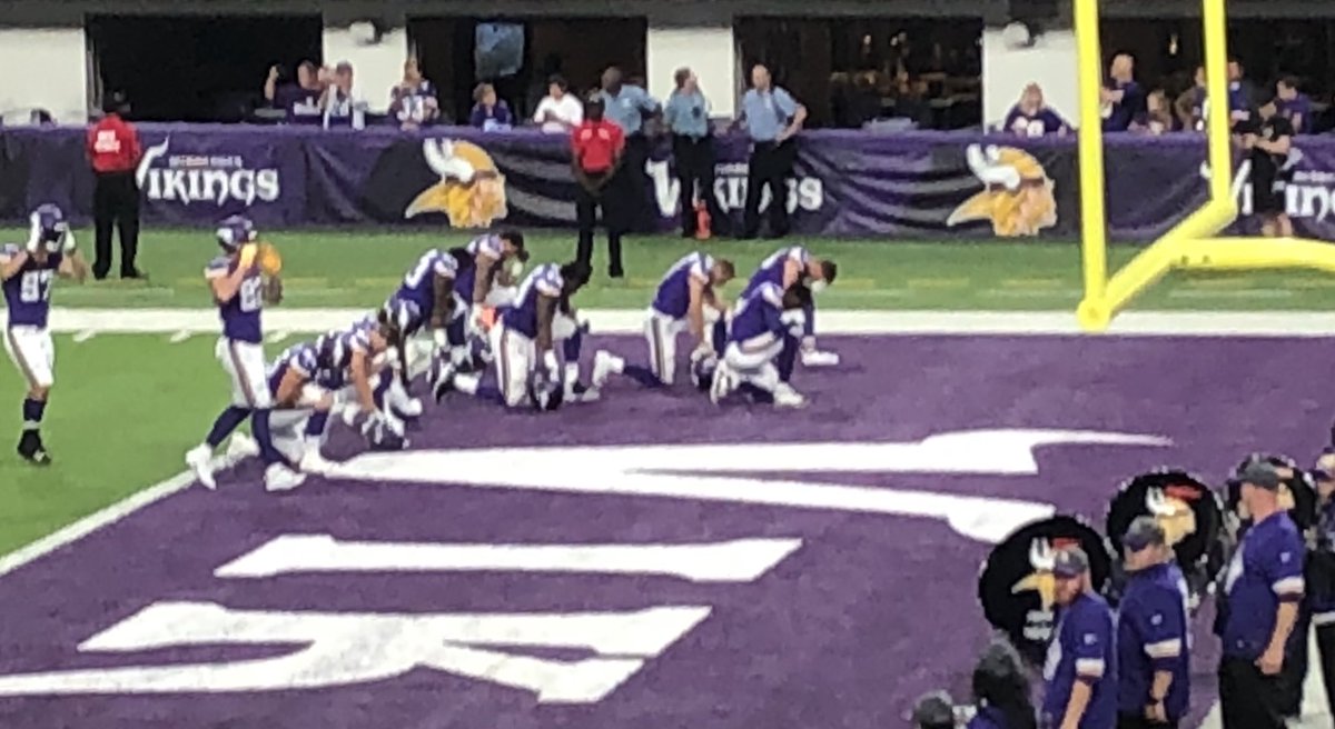 LomboTonka's tweet image. Fun to be here to see @jake_wieneke get a chance to go after it at @usbankstadium ! #gojake #proudcoach #skol #crimsonpride