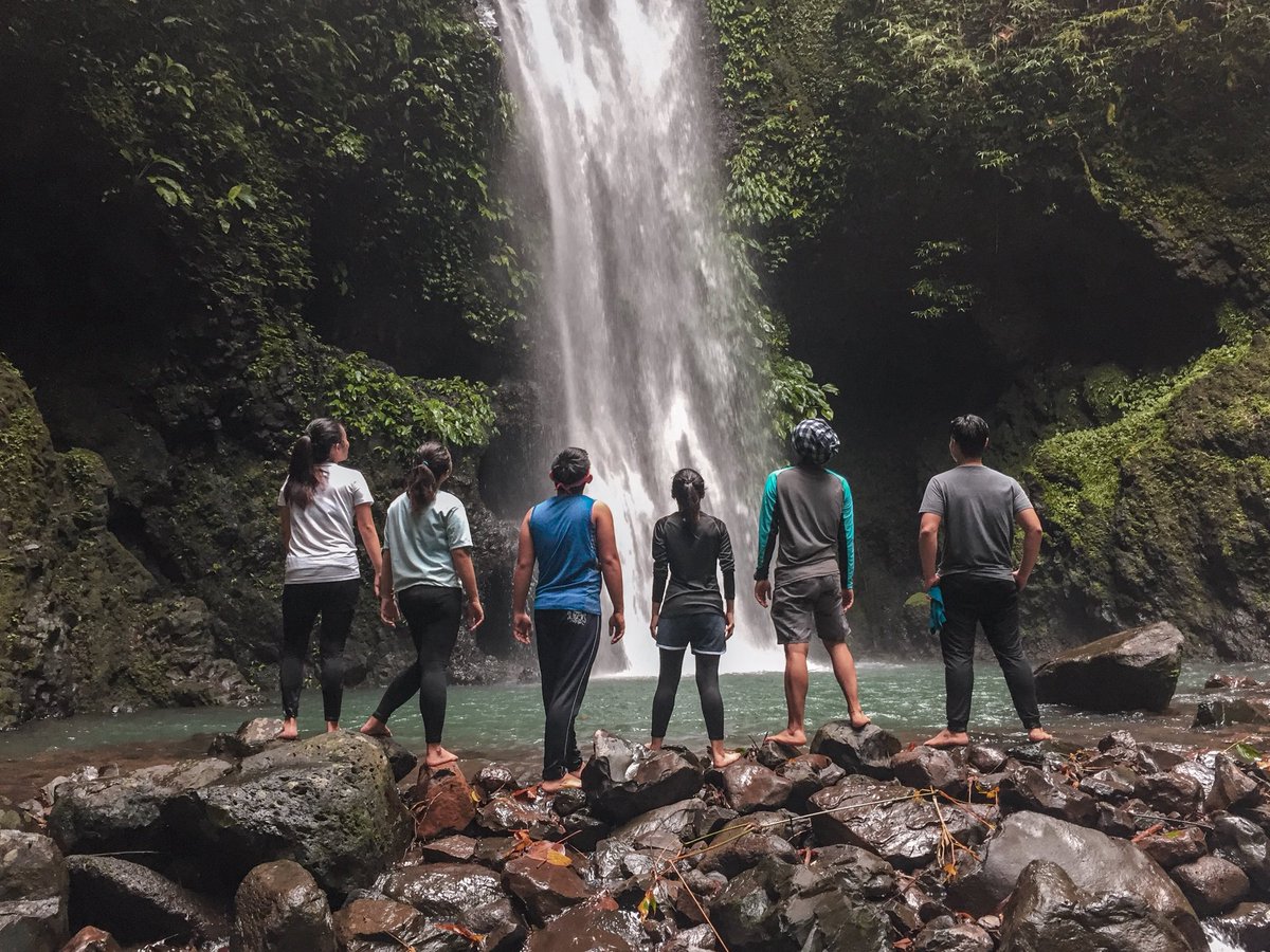 iamclaricefaye's tweet photo. Grateful to be part of this team 👨👩👧👦 Looking forward for more adventures and roadtrips with you guys ❤️ #InstrumentationLaboratory https://t.co/6w4csKvo0I