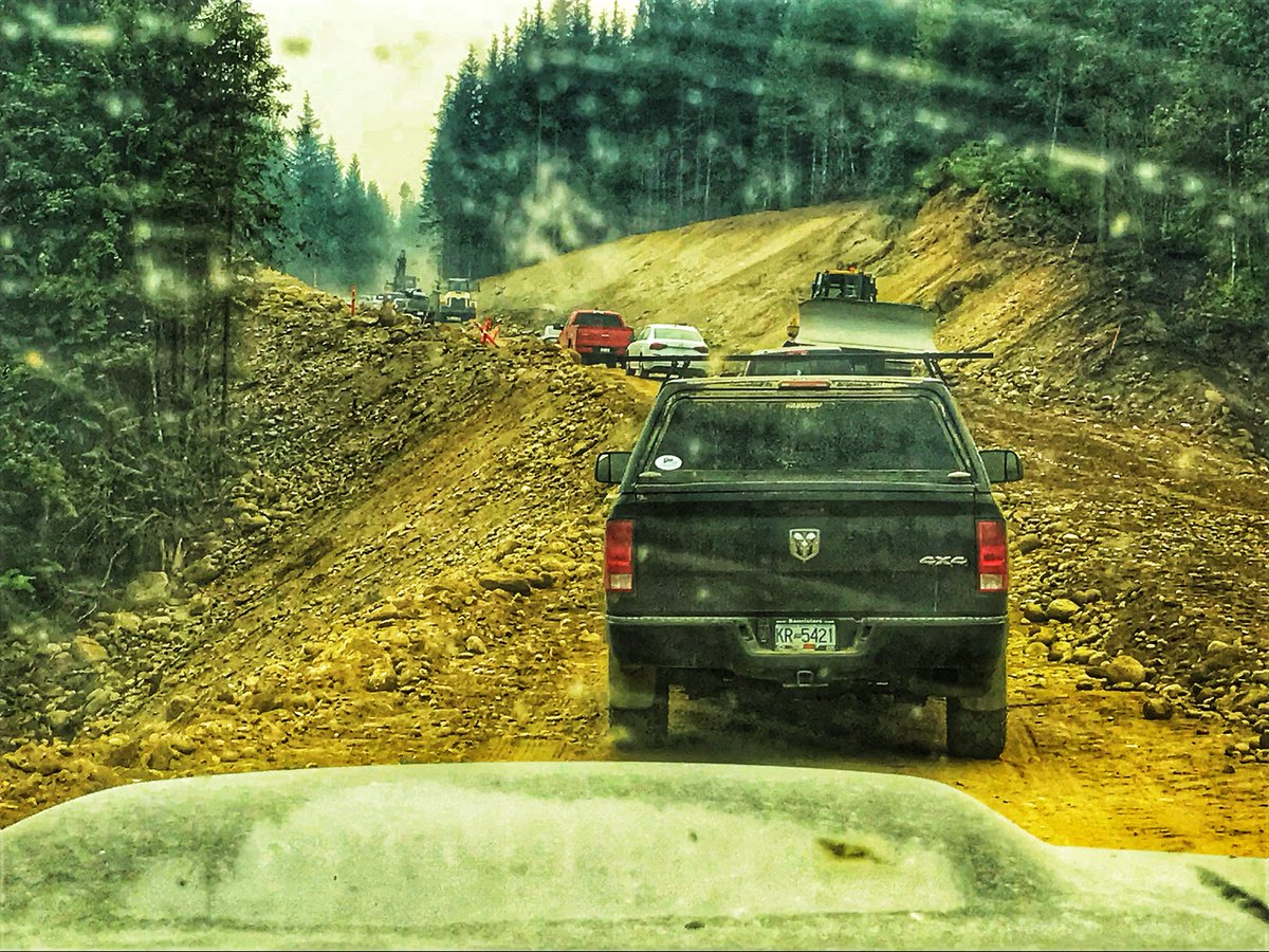 ShaunaUllman's tweet photo. Wap Lake FSR detour around #Sicamous road closure. Dusty, busy and low visibility! #drivebc #BCHwys #BCHwy1 https://t.co/Pl5mdGQFGx