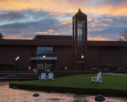 WU_Library's tweet photo. #WU_Library: Final week of the summer is over and done with. Moving on to that #FridayFeeling! Safe travels to those still on their way back to campus this weekend. https://t.co/iTC0HZFPRl