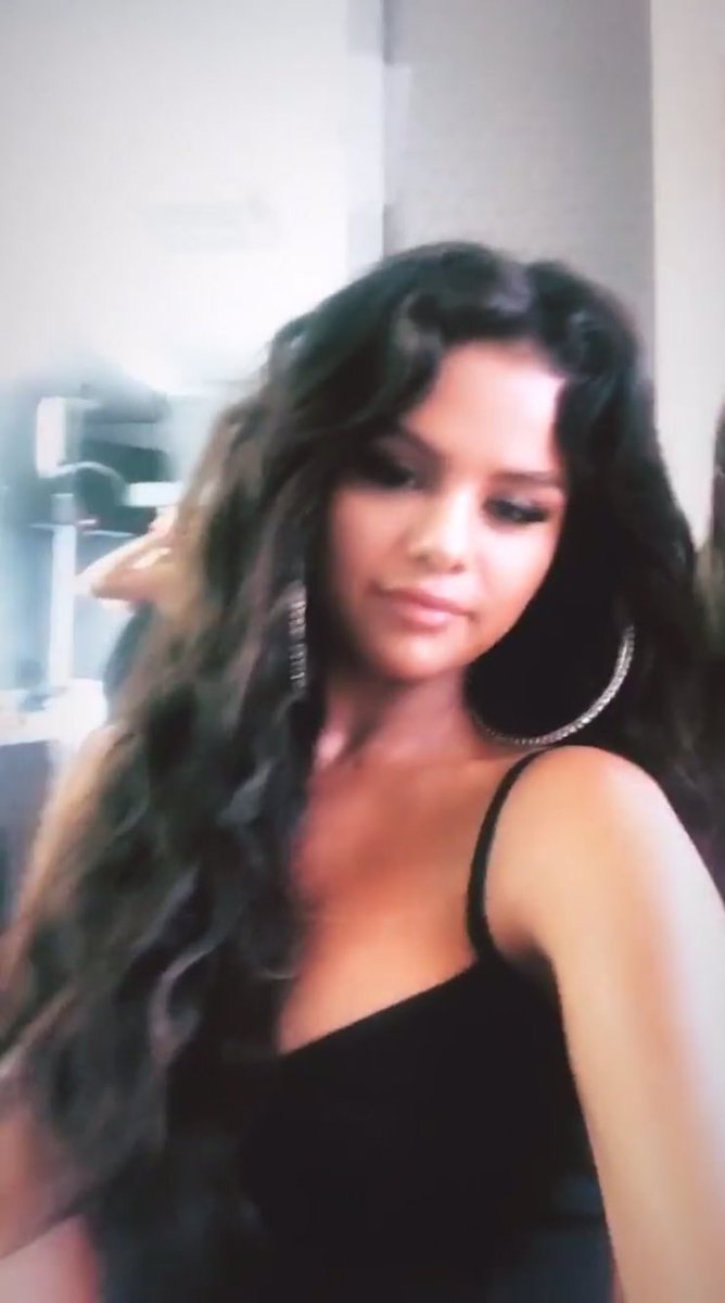 ChartsActs's tweet photo. Preparados amores? #SelenaIsComing https://t.co/RTzzQNDGGq