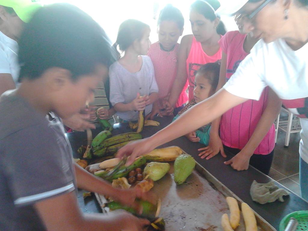 #RitaElisaMedinaDeUseche
EscuelasAbiertasEnVictoria
TallerDeHarinasActividadesDeportivasyRecreativas
<a href="/charlychaves/">Charly Rojas Chaves</a> 
<a href="/JauaMiranda/">Elías Jaua</a> 
<a href="/NicolasMaduro/">Nicolás Maduro</a> 
@ZonaEducTachira