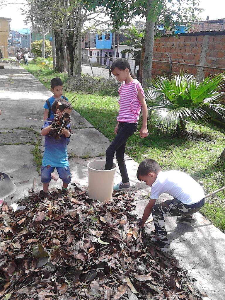 #RitaElisaMedinaDeUseche
EscuelasAbiertasEnVictoria
TallerDeHarinasActividadesDeportivasRecreativasLimpiezadeZonasVerdeDeliciosoAlmuerzo
<a href="/charlychaves/">Charly Rojas Chaves</a> 
<a href="/JauaMiranda/">Elías Jaua</a> 
<a href="/NicolasMaduro/">Nicolás Maduro</a> 
@ZonaEducTachira