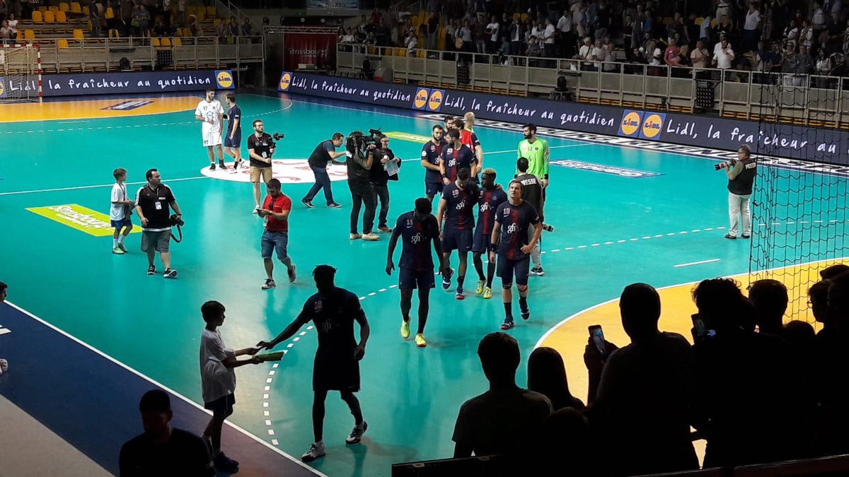 le8emehomme's tweet photo. #PSGVAR Le @psghand décroche le nul 33-33 après une belle seconde mi-temps de @Rodrigao016 et @uwegensheimer
#MerciParis https://t.co/aOqfAYn0XG