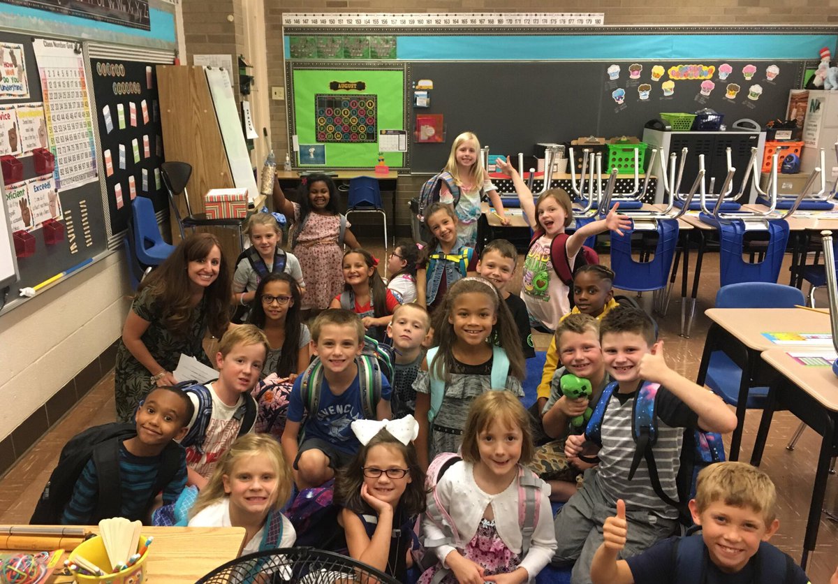 KaitlinDeBord's tweet photo. We had an awesome first 2 days in second grade! #NFSquirePride https://t.co/zJeqnigaXT
