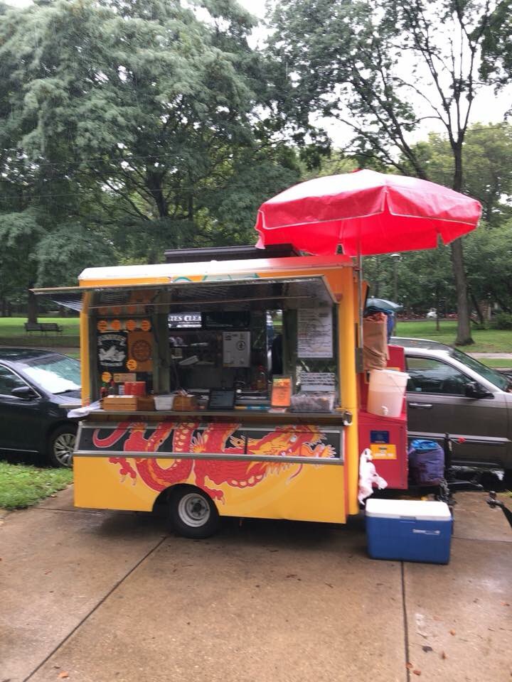 Happy Friday! Make sure to come to #Vegfest hungry! One of our great food vendors this year is @kungfuhoagies - bringing their delicious food truck with yummy vegan options like hoagies and noodle bowls 😄
#vegan #phoenixville #phoenixvillevegfest #veganfood #vegansandwich