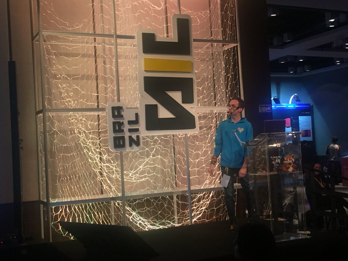 braziljs's tweet photo. Hora da palestra do István Szmozsánszky, o Flaki, na #BrazilJS2018. https://t.co/9bisgc65Fw