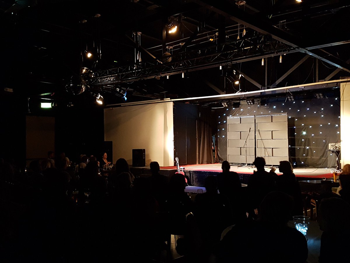 irishplaywright's tweet photo. Full House - G'wan D'Portmarnock @Lusciouslorla @Lorlaslaughter1 @ericlalor @TheRealLankyOne #comedy #standup #howaya https://t.co/hxi6QpKM38