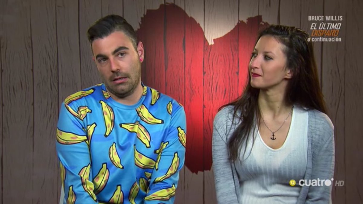 LEYENDOPORAQUI's tweet photo. Y el de la tienda me ha dicho que el fruta print es lo que se lleva en Londres. La próxima semana le llegan unos modelos con melones brutales!!! #FirstDates715 https://t.co/YY34CSwEay
