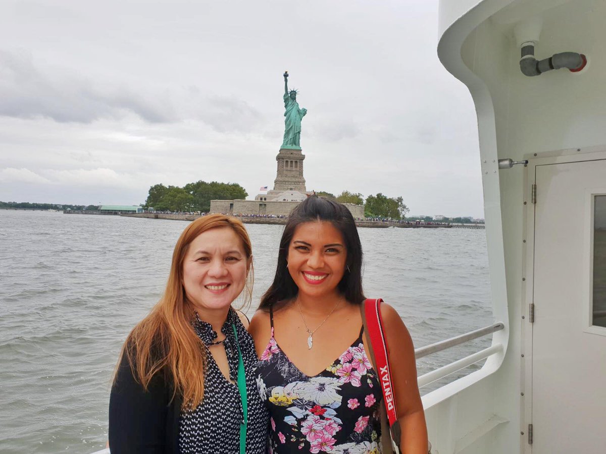 2MonkeysTravel's tweet photo. Mom’s another New York bucketlist is checked ✔️ #NYC #NewYork #BackNYC #USA #VisitTheUS @VisitTheUSA @TheNewYorkPass You can get New York Pass here ---> https://t.co/dtUjp0lncR https://t.co/5Ivk39RvdY