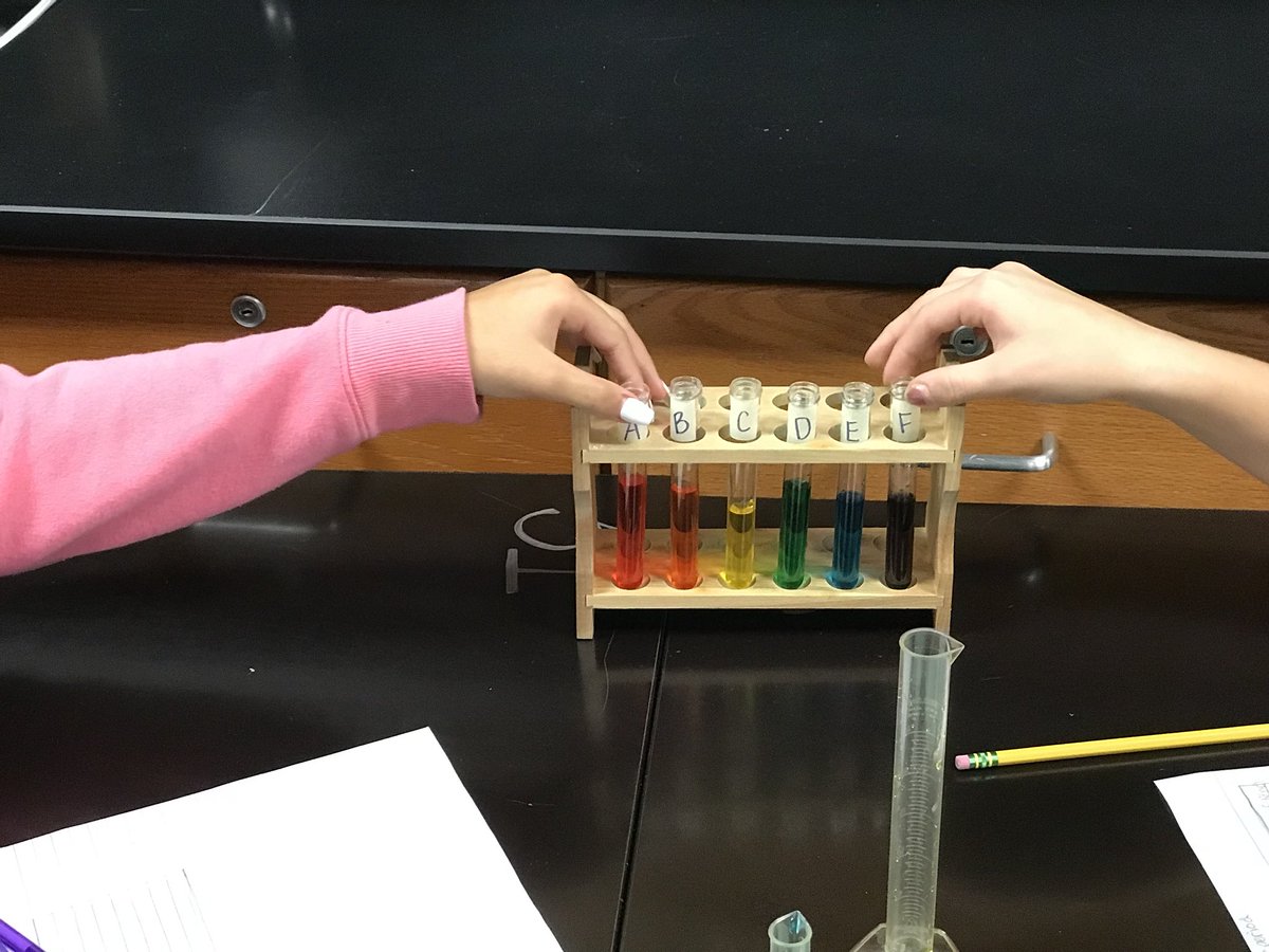 CMasonScience's tweet photo. Ss practicing lab procedures during the rainbow lab @SchindewolfKISD https://t.co/kuUUyNQuDl
