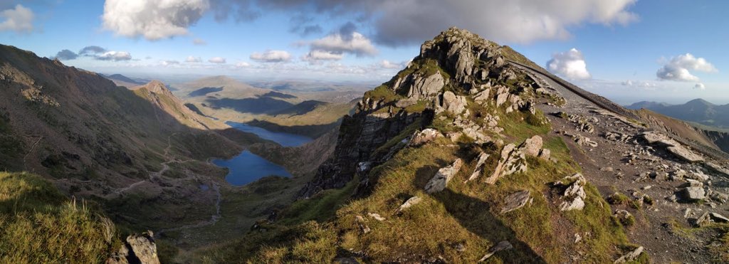 JuJuJay3's tweet photo. Day 1: summit run to snowdon Summit @1085m in Wales...
#mountainrunning #skyrunner #freedown #letgo #liveypb #greatoutdoorsirl #testedtough https://t.co/OI0Hy9LCFH