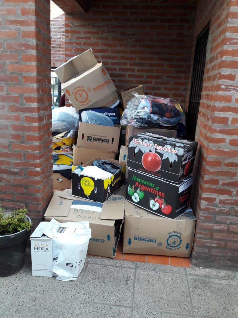 CEFILong's tweet photo. Programa LAZOS 🤝SOLIDARIOS con la campaña #SolidariDAR parte de las donaciones de ropa y calzados fueron entregadas a las responsables del Programa de Asistencia Integral de personas en situación de calle de @DesSocialMGP @MGPmardelplata
#participar #transformar 🙌🏻 https://t.co/yU5JZetPAA