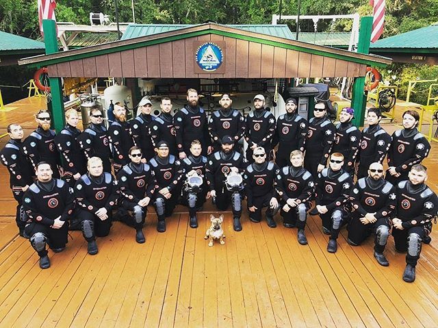 CDAtechnical's tweet photo. It's graduation day at CDA!! Good luck to all of our heads on their next adventure! #grad18 #cdatech #cdiver #underwaterwelder #florida #Jacksonville #ocala #hardhatlife #hardwork #success #newfriends #newjobstartsmonday #commericaldiver #kirbymorgan #ha⦠https://t.co/3gNYmSAZS5 https://t.co/ThP6aVEhej