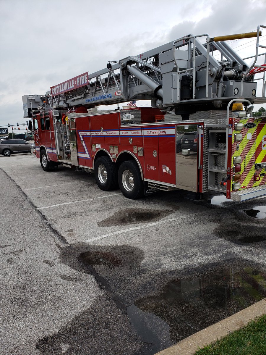 NickMuellerMRAM's tweet photo. huge shout out to @CottlevilleFire for stopping by for our First Responders Appreciation day, Hope we were able to get some info about #FirstNet out and help some of our brave First Responders out #LifeAtATT #MidStateProud #teamV @mvitty01 @woolverton_b @JCollier33 @MickFJJr https://t.co/7cpigaABLn