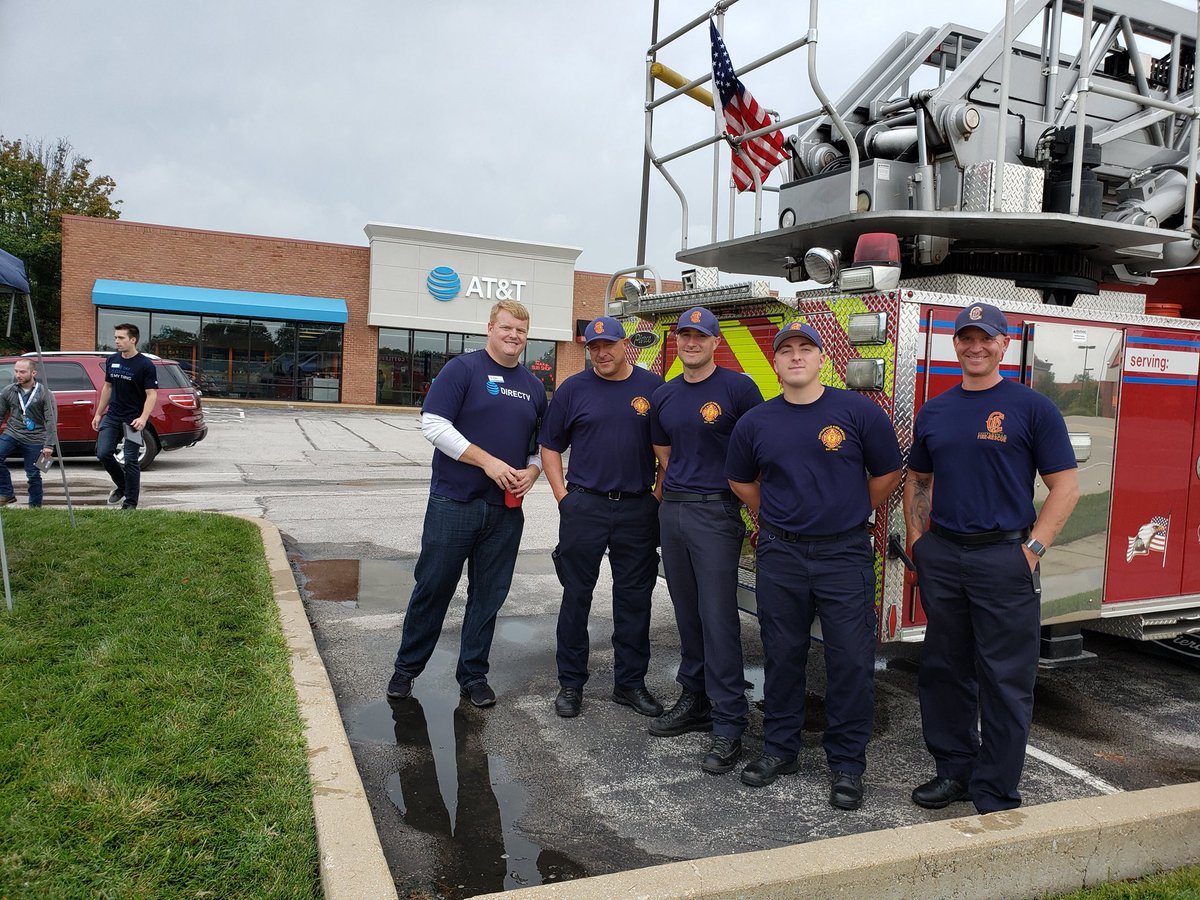 NickMuellerMRAM's tweet photo. huge shout out to @CottlevilleFire for stopping by for our First Responders Appreciation day, Hope we were able to get some info about #FirstNet out and help some of our brave First Responders out #LifeAtATT #MidStateProud #teamV @mvitty01 @woolverton_b @JCollier33 @MickFJJr https://t.co/7cpigaABLn