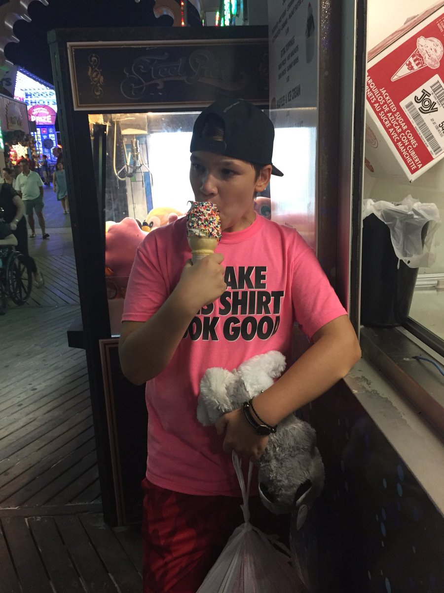 auntshellys's tweet image. Love being an Aunt to this guy ! He was super excited when he saw we were in #AtlanticCity but he STILL has no idea why!! 

Almost Show time!!

#CranjisMcBasketball @SalVulcano @truTVjokers #LARRRRRY