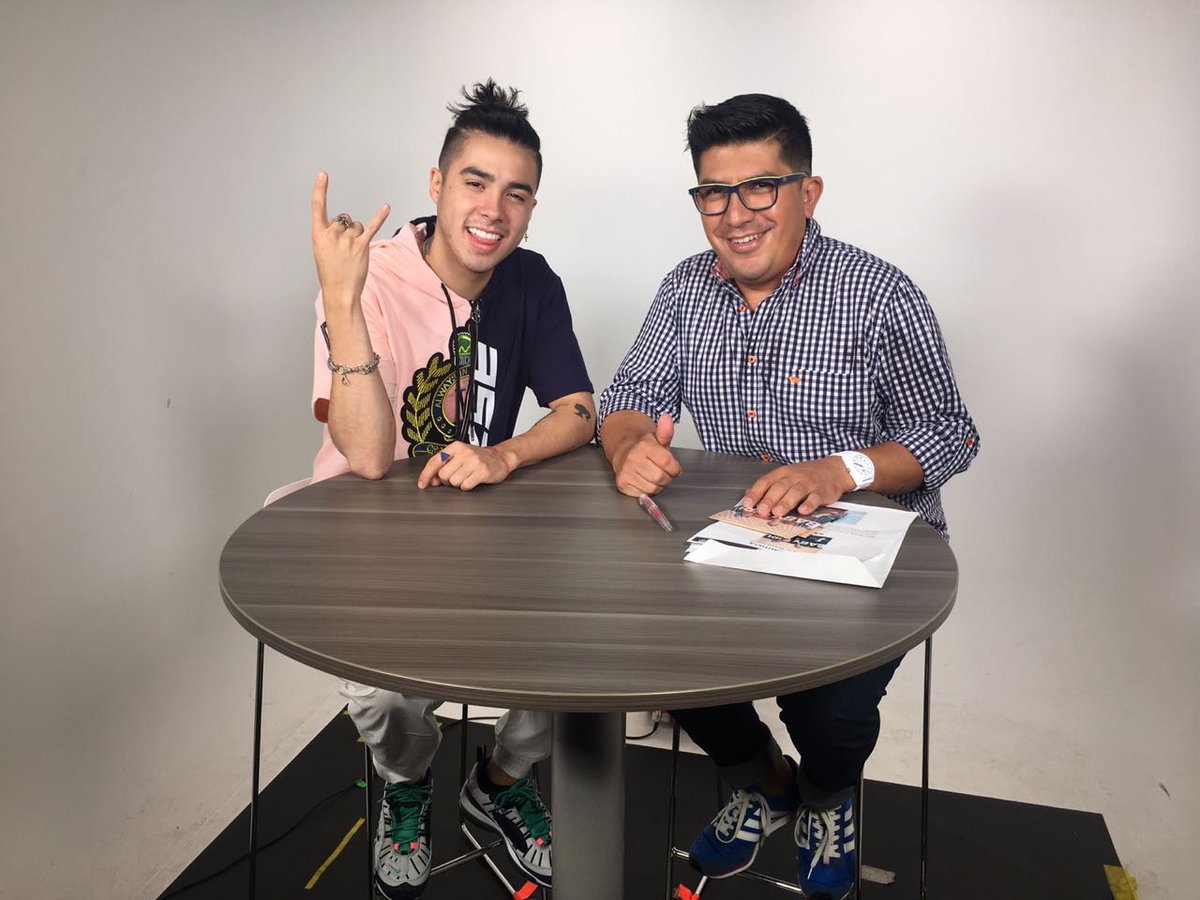 Excelsior's tweet photo. 🔴 Únete a la charla que tenemos con el cantante e influencer @mariobautista_ y @El_Rodol, nos habla de su sencillo #BabyGirl, no olvides hacer todas tus preguntas en nuestro #FBLive  

➡ https://t.co/AWiMKAchzV https://t.co/tii2jngtCP