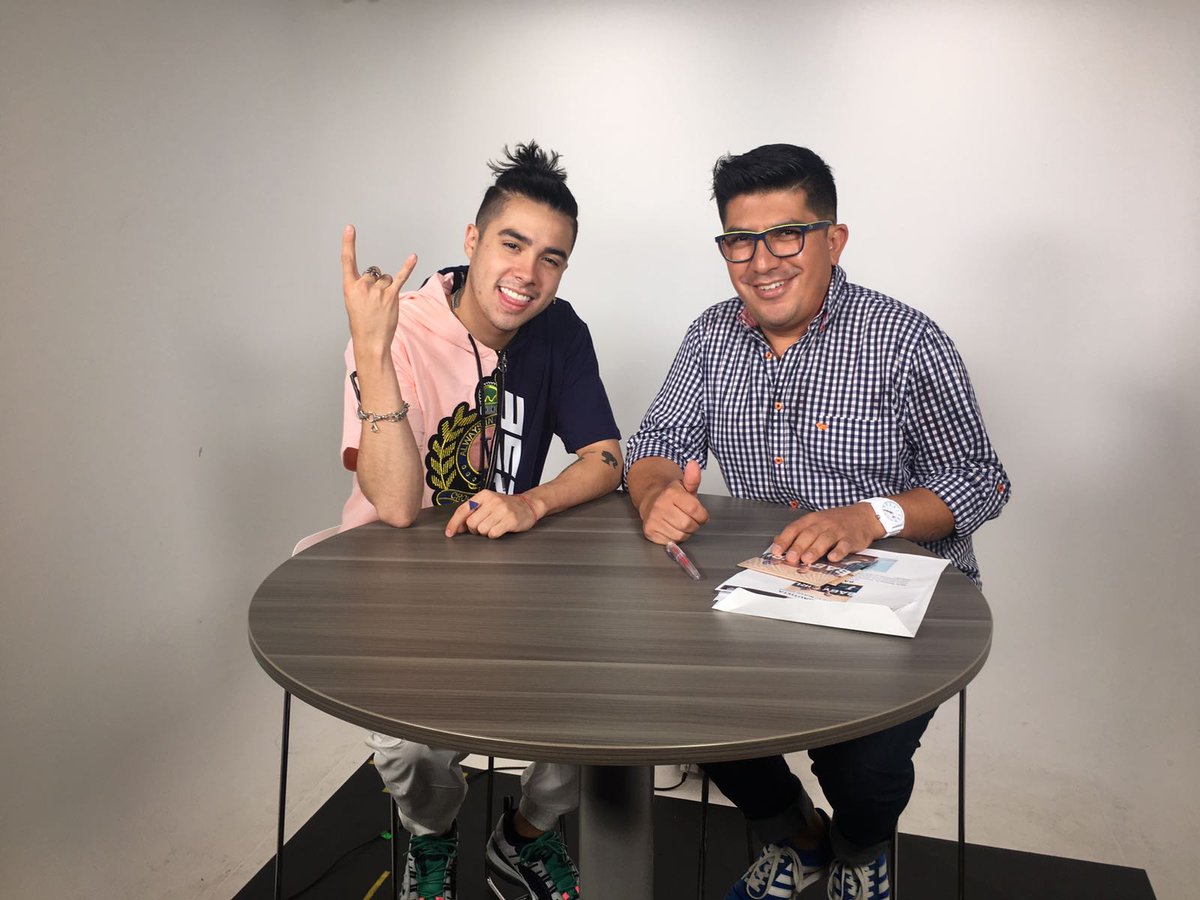 Excelsior's tweet photo. 🔴 Únete a la charla que tenemos con el cantante e influencer @mariobautista_ y @El_Rodol, nos habla de su sencillo #BabyGirl, no olvides hacer todas tus preguntas en nuestro #FBLive  

➡ https://t.co/AWiMKAchzV https://t.co/tii2jngtCP