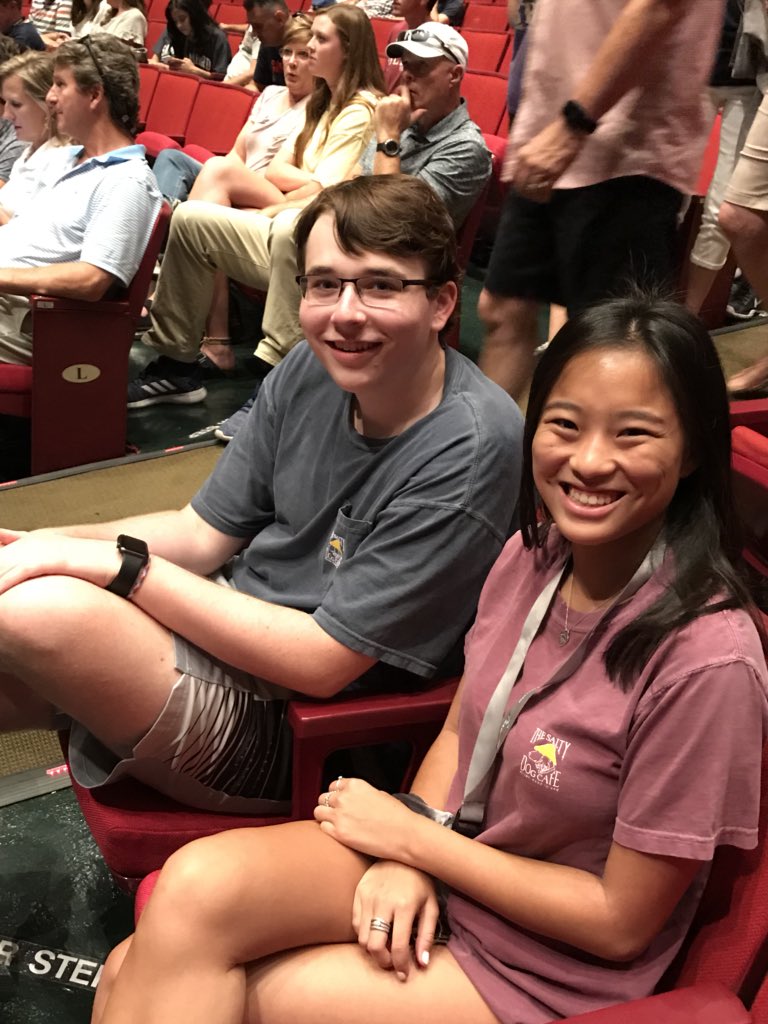 New bulldogs @SAMfordMoveIn! Thank you @MVUpper & @erinmvps for getting them here!