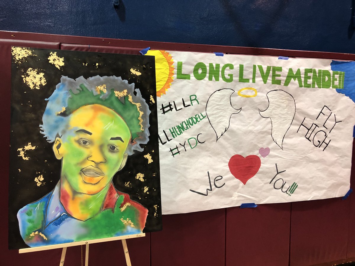 kmar719's tweet photo. Long live Mendell!! 💚💙❤️#weloveandmissyou #patriottribute #YoungDreamChasers @msformoso @MiramarHighSGA https://t.co/TtFNRvqesp