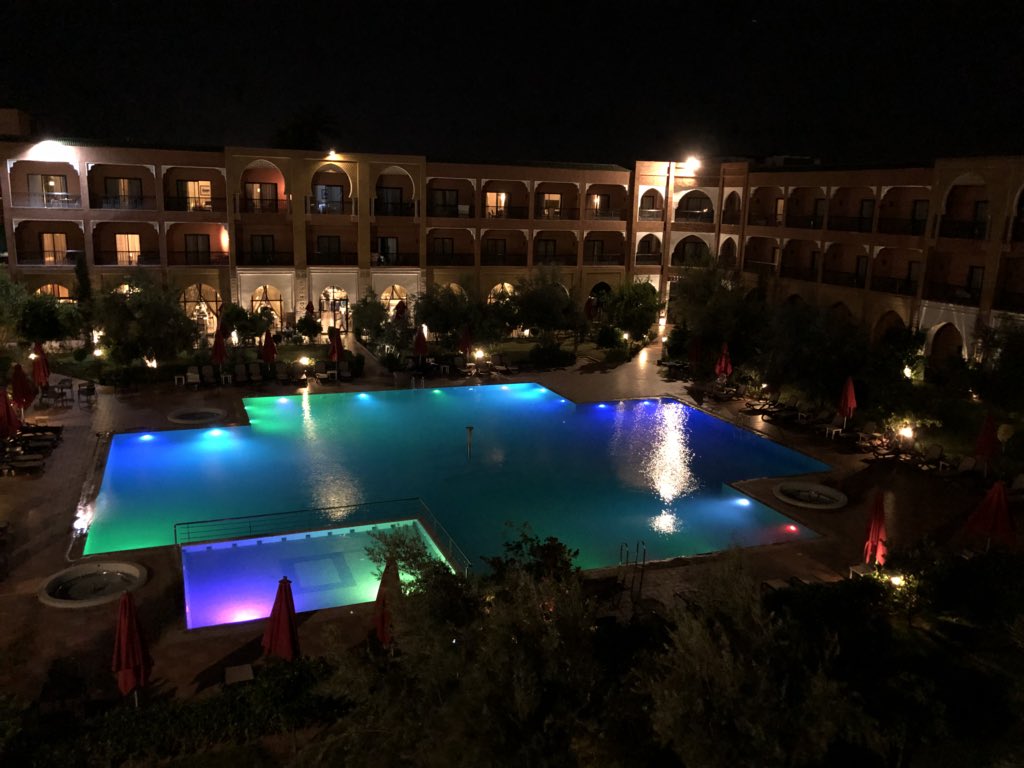 troge's tweet photo. Merci @transaviaFR pour la 🌙 supplémentaire à Marrakech mais toujours aucune info sur le retour à Paris via Amsterdam... https://t.co/jntYXBxjxT