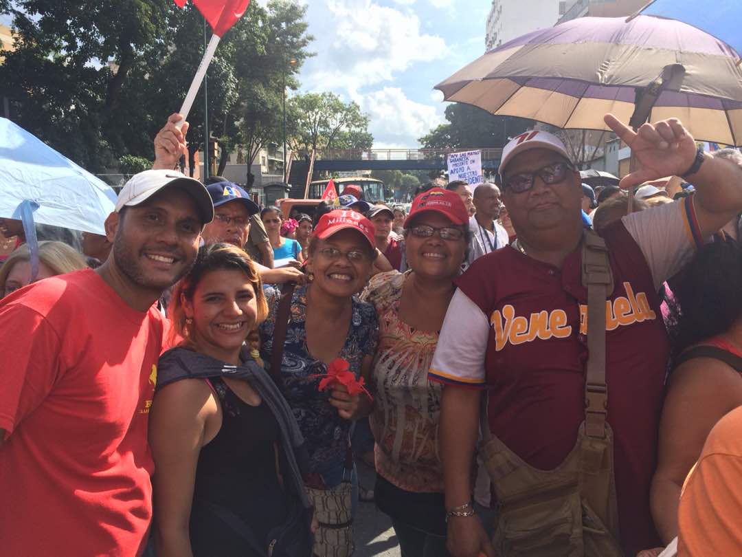 Clap26Q1's tweet photo. Voceros del Clap el milagro unión y fuerza marchan en respaldo a las medidas económicas del presidente @NicolasMaduro #eje 4 #JuntosTodoEsPosible @YepfriArguello @nicolasgpsuv @FreddyBernal @empelparaiso @SierraCarlosVEN https://t.co/spuCymRi83