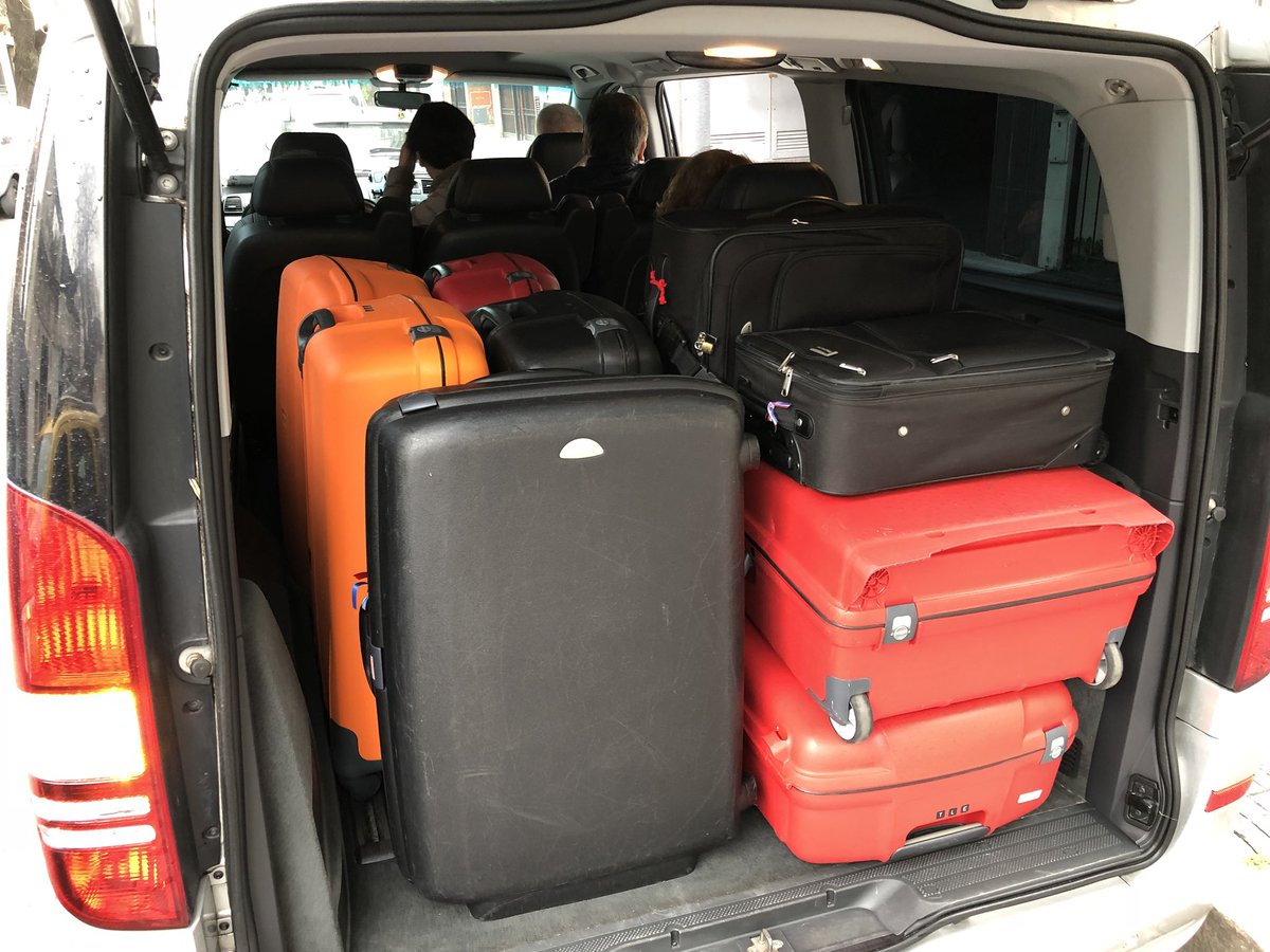 aurevoir BA в Twitter: „Entran cinco pasajeros con siete valijas grandes  rígidas y dos carry on? Entran cinco pasajeros con siete valijas grandes  rígidas y dos carry on https://t.co/w5WVgn7Td1“ / Twitter