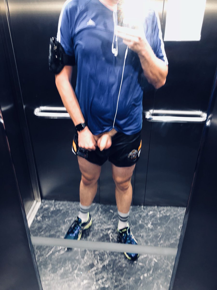 joekink84's tweet photo. Tonightโs 5k in record time (for me!) - again with some exposing for @XJensen89 - #shouldhavewornwhite #wetrun #allonshow https://t.co/75HbslYOi1