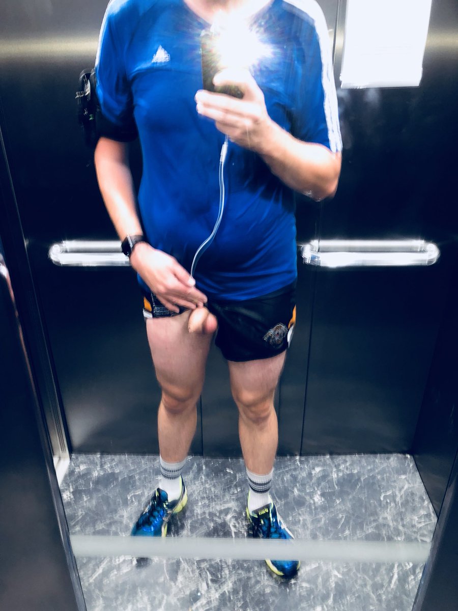 joekink84's tweet photo. Tonightโs 5k in record time (for me!) - again with some exposing for @XJensen89 - #shouldhavewornwhite #wetrun #allonshow https://t.co/75HbslYOi1