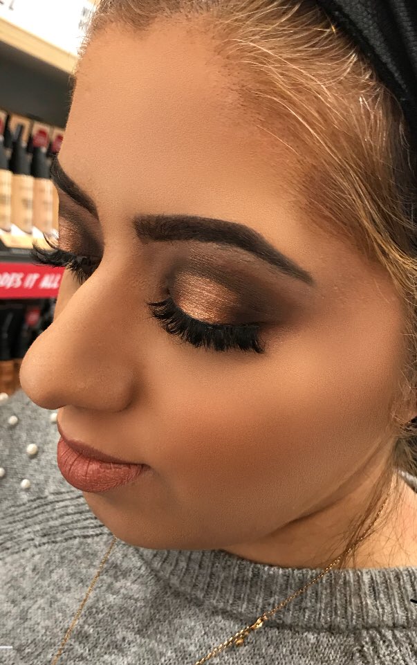 paintedpip's tweet photo. #makeup #dramatic #Haloeye #smokey #powerbrow #smashbox #friends https://t.co/E4F2Lvd3Im