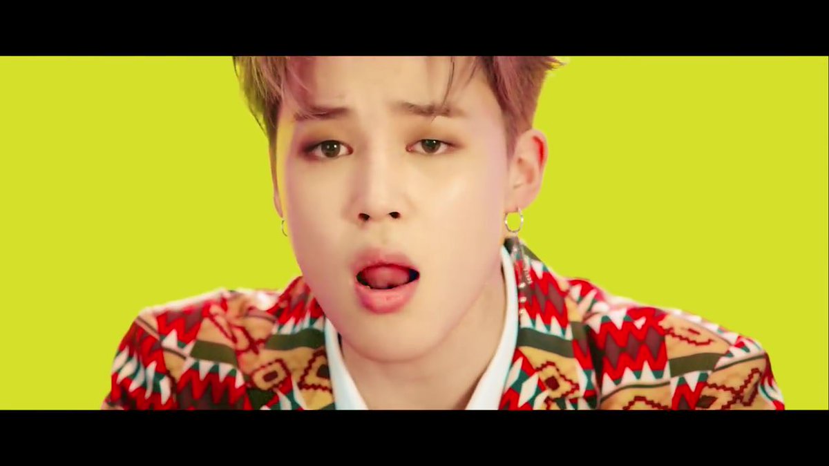 jon_jimin's tweet photo. НЕ...ну ребят это реальный каеф💗💗💗💗
просто сидела смотрела и орала на всю квартиру,пока смотрела клип😍😍😍😍
#bts
#IDOL https://t.co/2H24xPAYIJ