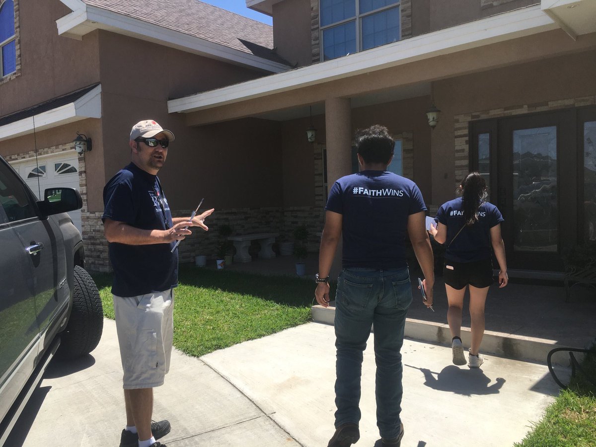 RachelKern19's tweet photo. Block walking in Eagle Pass for #sd19! This team is awesome! #leadright #keeptexas @fred_tx23 https://t.co/BpurtYGM3H