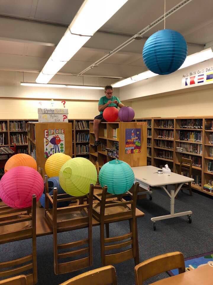 MrDietteReads's tweet photo. Getting ready for my first first day of school as a Library Media Specialist. #NewLMS #ElementaryLMS #HappyPlace https://t.co/A0NWH3FREA