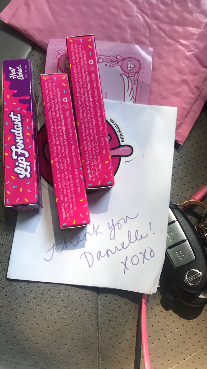 glitter_af's tweet photo. On the bright side, my #halfcaked order from @ipsy came today 💖 https://t.co/xv590LxKbI
