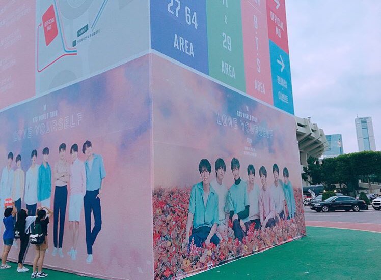 ninety_degree5's tweet photo. #Spotted: Photo Op!📸 Which place at Olympic Stadium do you want to take a picture with @BTS_twt? 

#防弾少年団 #방탄소년단 #BTS⁠ ⁠⁠ ⁠⁠ ⁠ #LoveYourselfTour #AnswerNow #LoveYourselfInSeoul #AnswerIsHere https://t.co/D70I60wtfb