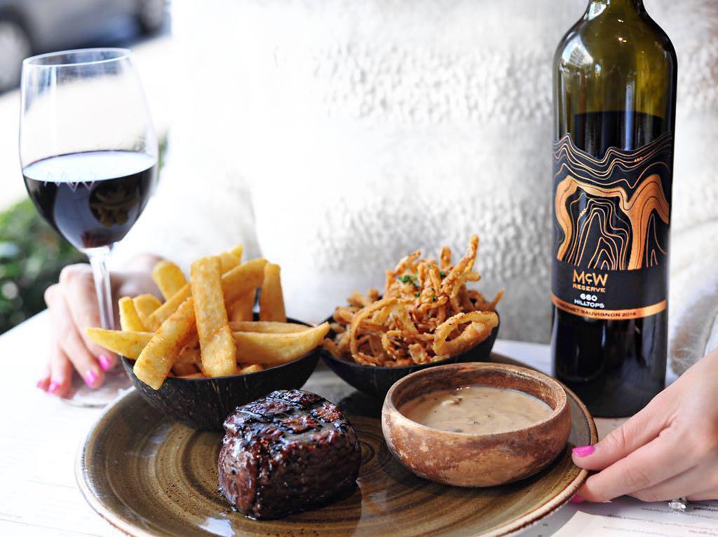 Good wine + dinner = winner. Especially if it looks as good as this!

Thanks for sharing, The Meat &amp; Wine Co / Instagram. 

#mcwilliamswines #nswwine #aussiewine #weekend #winelife #instawine #wineoclock #vino #sunrise #cabsav