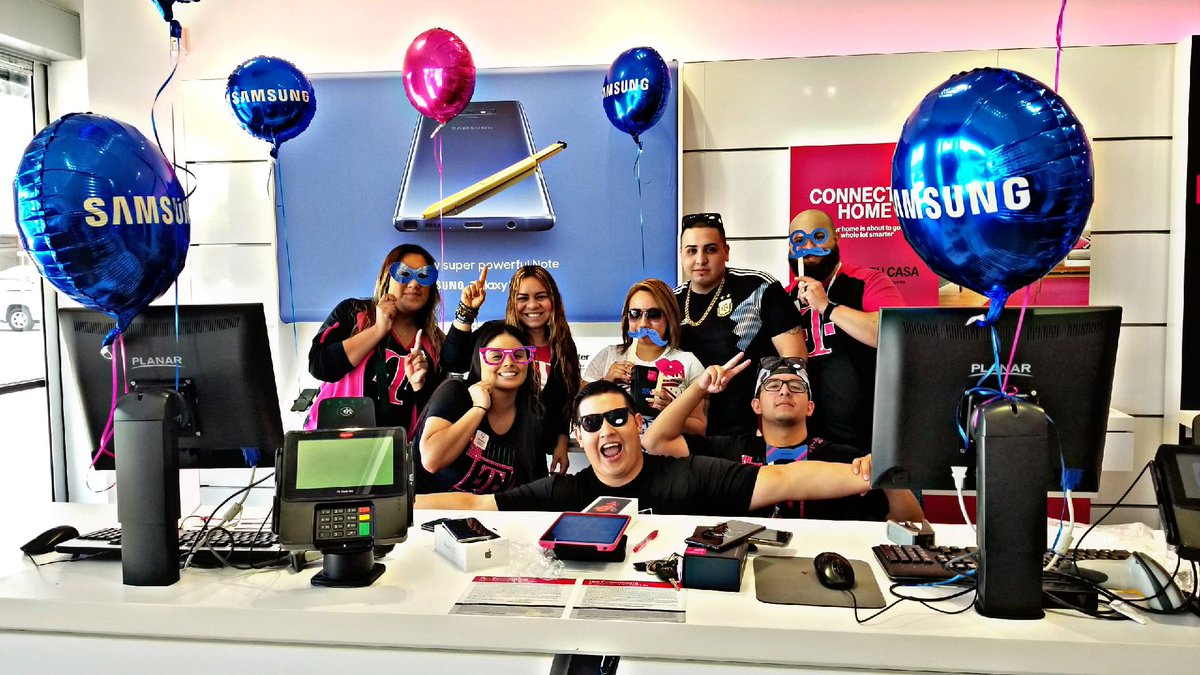beth_birdwell's tweet photo. Happy Launch day @theSamsungSide @Krivs14 #GalaxyNote9 #TMOSamsungLaunchWeek https://t.co/HFO6Qh5Xbr