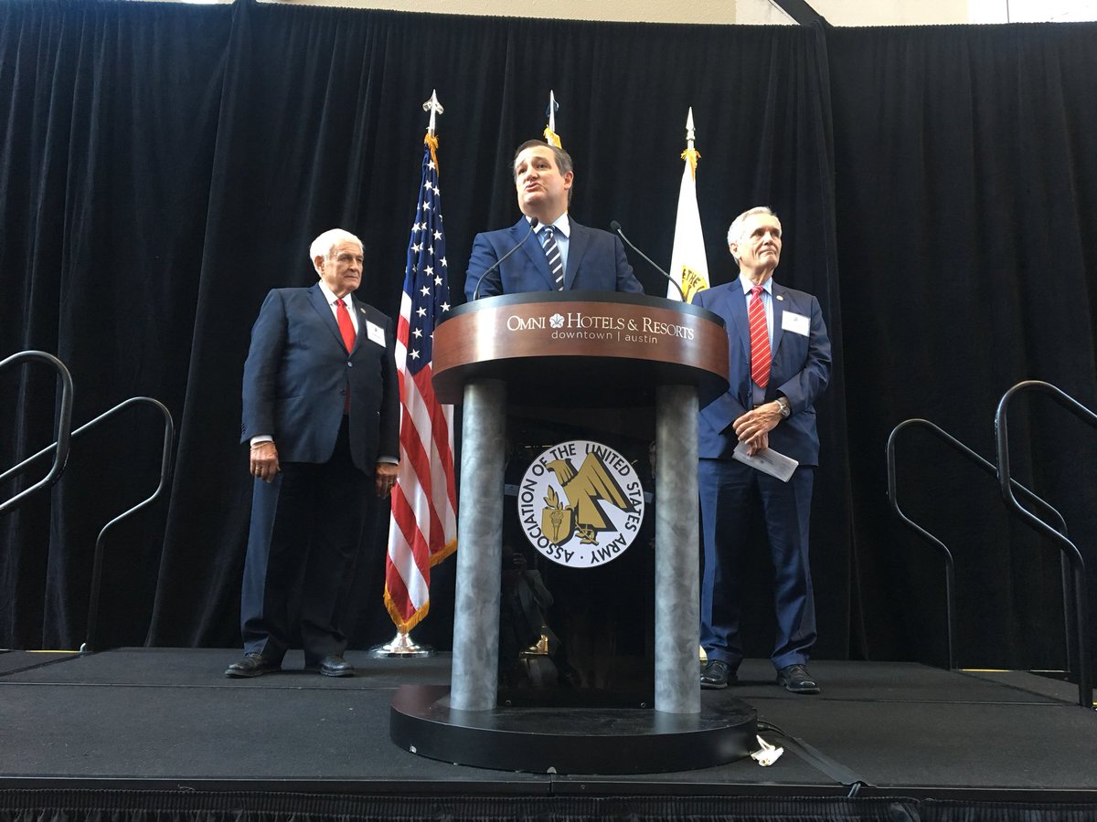 SecArmy's tweet image. Honored to attend the @AUSAorg reception in Austin, TX in celebration of the activation of @armyfutures alongside @USArmy senior leaders, @JudgeCarter, @SenTedCruz, and @RepLloydDoggett. 

#FuturesCommand