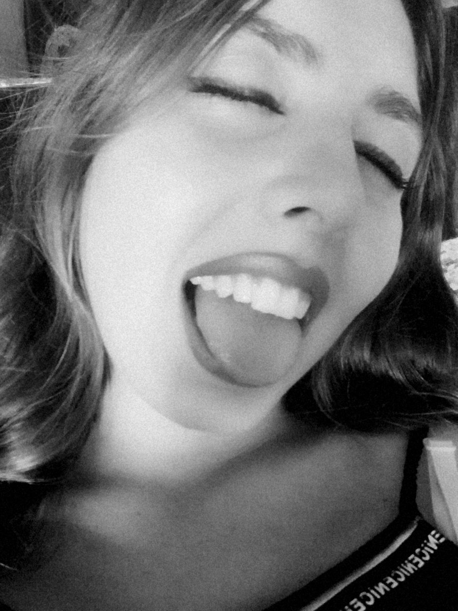 Bir Gün Herşey Çok Güzel Olduğunda Şuan Yanımda Olmayan Hiç Kimsenin Hayatımda Olmasına İzin Vermeyeceğim...