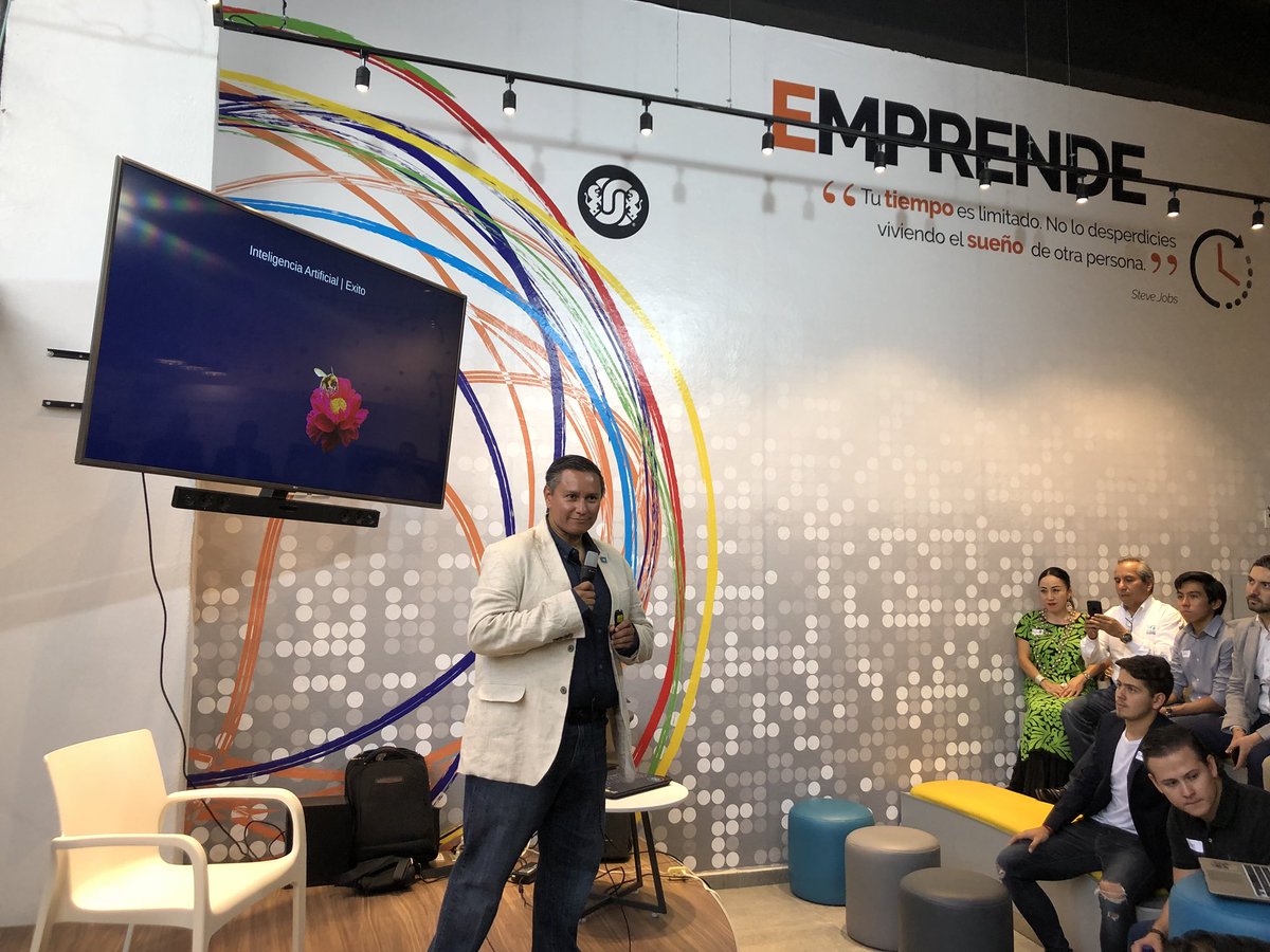 RFJacobus's tweet photo. Escuchando a Manuel Novelo su conferencia sobre #InteligenciaArtificial para @EndeavorOcc https://t.co/4EUq0g54EQ