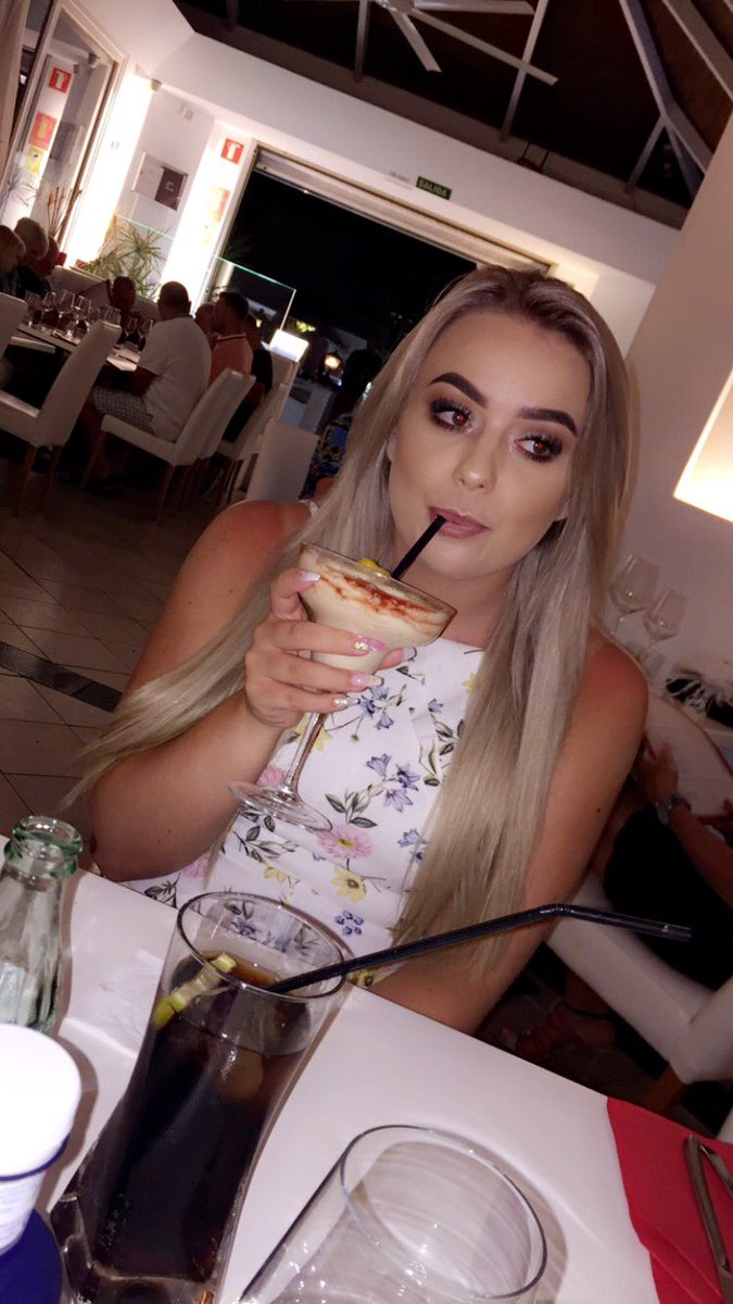 deanhawkshaw's tweet photo. a year today with @laurenfarren_  and it’s been the best ever so here’s to the first and to many more, I love you❤️❤️ https://t.co/MXSOOVdOyC
