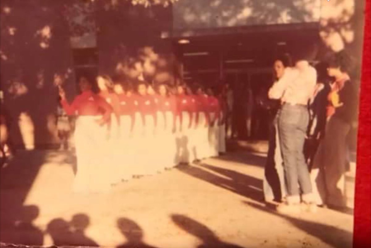 gammalambdadst's tweet image. #FLASHBACKFRIDAY ❤️ We would like to take this moment to highlight Sorors from Fall 74 and Fall 75 lines. Fall 74 gather to welcome Fall 75 on the University Plaza ❤️🐘 #GLMade #DST #JCSU