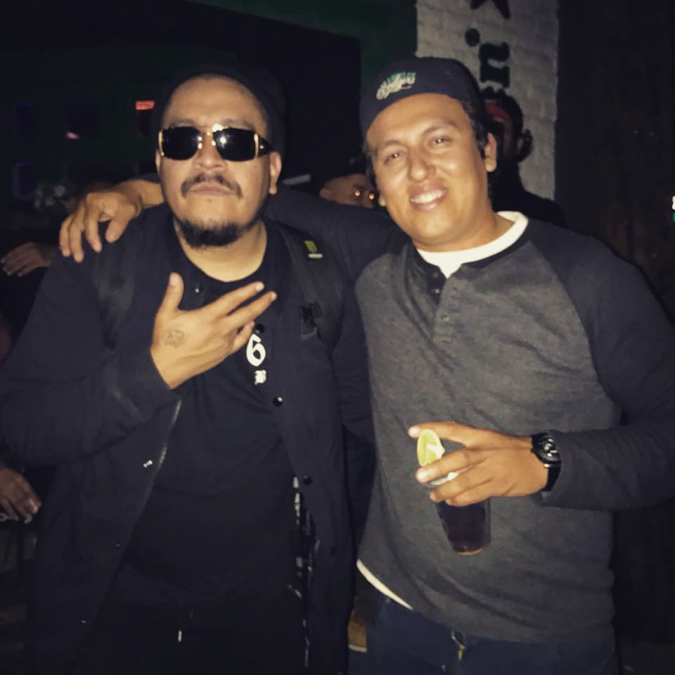 DieztroAviles's tweet photo. @LaBandaBaston @MuelasDeGang @skullcandyMEX Con el alcalde de #PunchLineCity en el show que dieron en La Paz,B.C.S en Diciembre 2017.! https://t.co/Riy1xH6Xrh