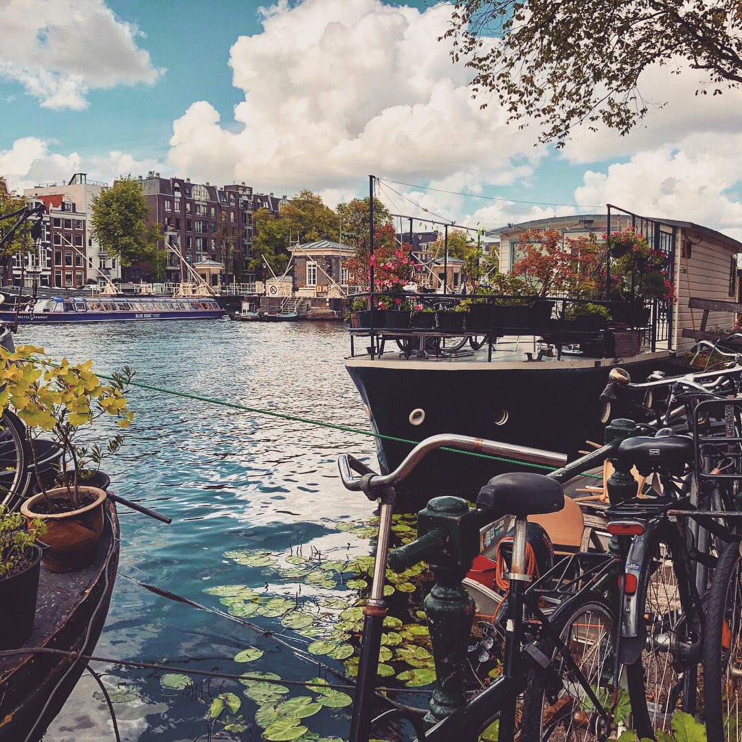 RickyLeeUK's tweet photo. Great day in #Amsterdam #Netherlands with Danny & Chris visiting a #blockchain #investor as part of our #BlockchainWorldTour #STO #ICO #FindExchange
Such a #beautiful #city and a #joy to be here... #rickyleeuk https://t.co/JJcrLFg1Ou