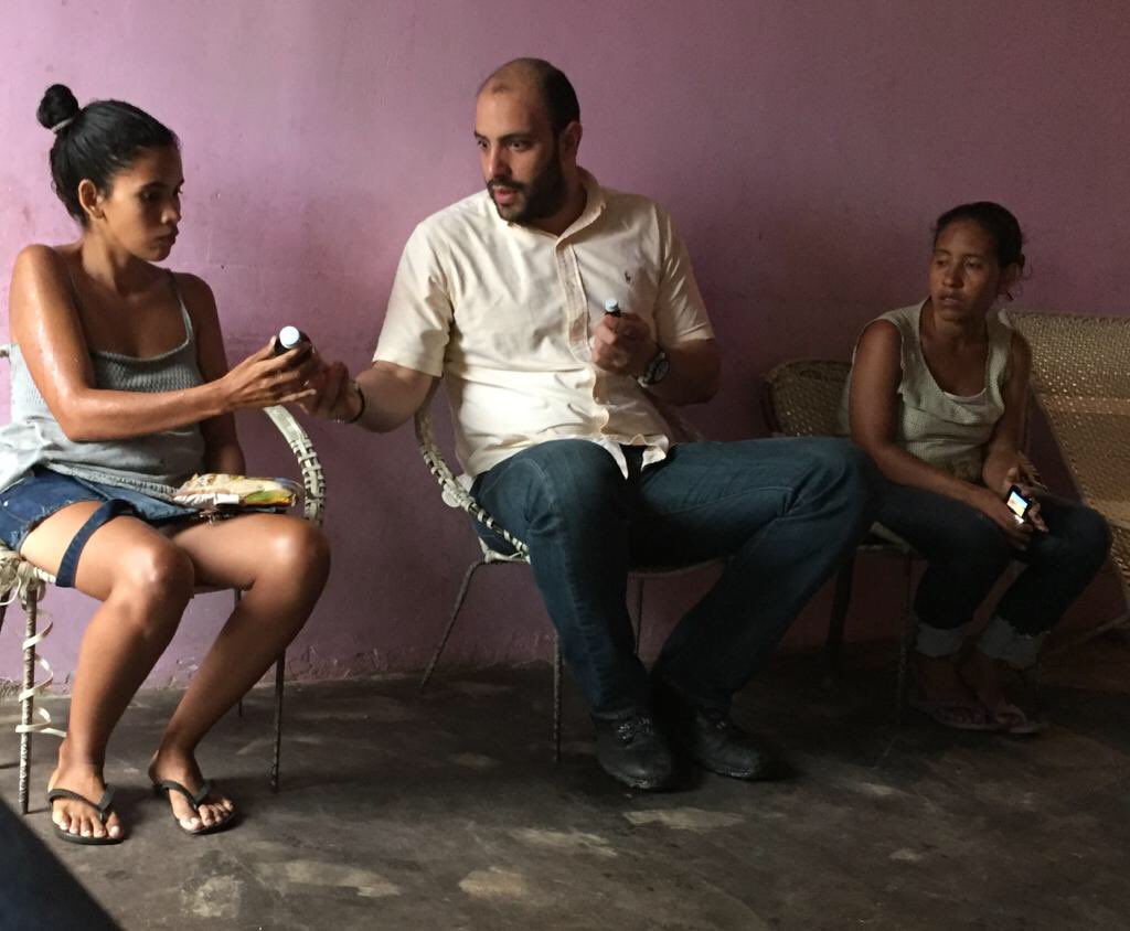Hoy viernes, ni la lluvia ha podido detener las ganas de seguir y cambiar nuestra realidad, Gracias a Dios hemos podido continuar solidarizándonos con estas madres desesperadas por el estado de sus hijos, que como otros niños se llevan la peor parte de esta crisis humanitaria.
