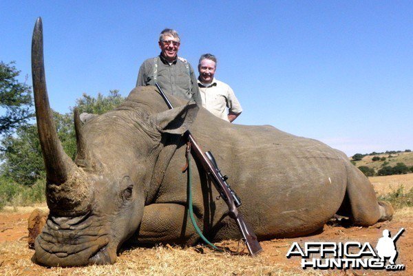 Protect_Wldlife's tweet image. The average gestation period of a #Rhino is 16 months &amp;amp; is an obstacle to replenishing the population. All five species of #Rhino are endangered or considered vulnerable.

It took these SOCIOPATHS a second to pull a trigger 🤬!

RT if you want a GLOBAL ban on #trophyhunting NOW!!
