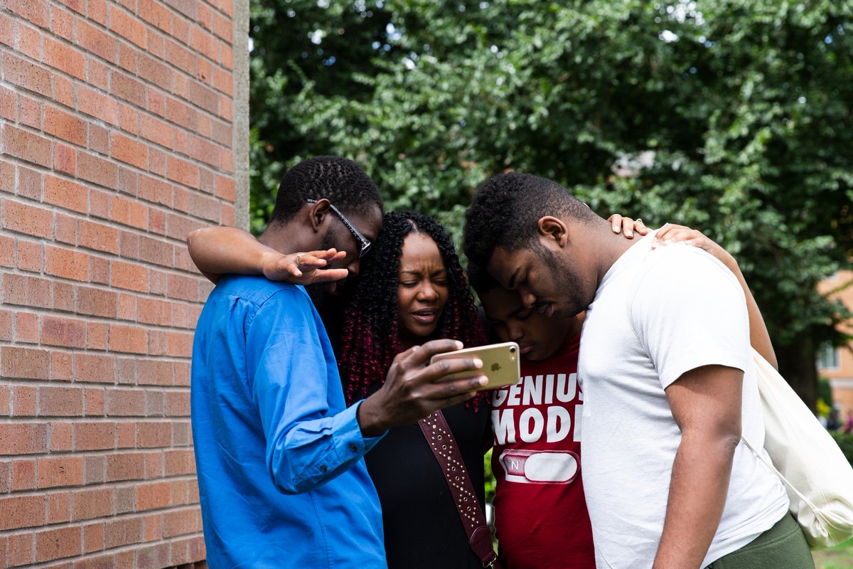 georgefox's tweet photo. This afternoon parents prayed over new students and shed a few tears before heading home. #welcomeweekend2018 https://t.co/klStMgryxn
