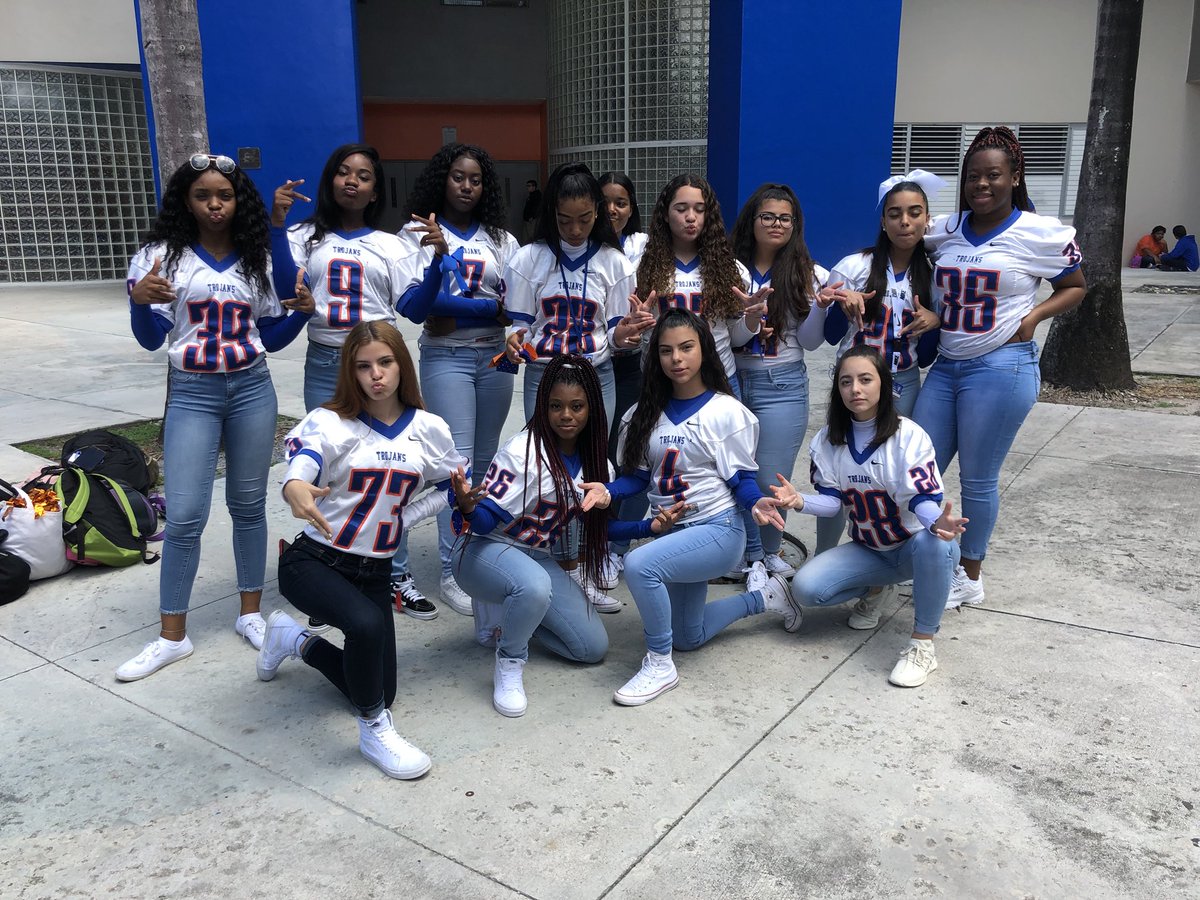 HML_CHEER's tweet photo. Had a great time at our first home game! Good job to the boys today, don’t let this game push you back use it as motivation to do better in the future. #WeAreHML https://t.co/0gVAIZhsTg