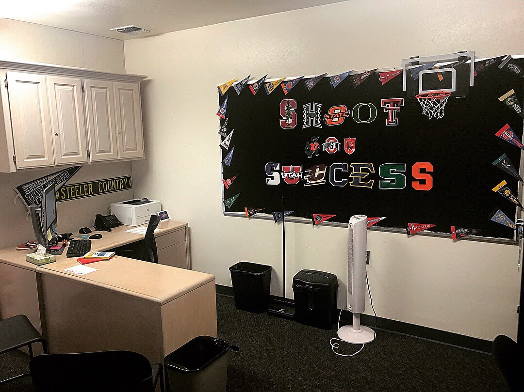 jaharrisonn's tweet image. My office is finally coming together 👌🏽 #ShootForSuccess 🏀